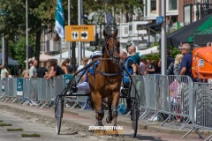 Zomerfestival.IJmuiden-donderdag-20-juli-2023-Publiek-Race-Fotos-Tobias-Bakker-0983