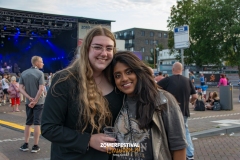 Zomerfestival.IJmuiden-donderdag-20-juli-2023-Publiek-Roept-u-Jan-maar-Fotos-Tobias-Bakker-1243