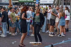 Zomerfestival.IJmuiden-donderdag-20-juli-2023-Publiek-Roept-u-Jan-maar-Fotos-Tobias-Bakker-1251