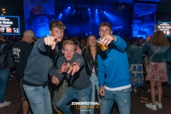 Zomerfestival.IJmuiden-donderdag-20-juli-2023-Publiek-Roept-u-Jan-maar-Fotos-Tobias-Bakker-3981