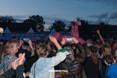 Zomerfestival.IJmuiden-donderdag-20-juli-2023-Publiek-Furnace-and-the-Fundamentals-Fotos-Tobias-Bakker-4118