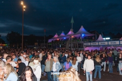 Zomerfestival.IJmuiden-donderdag-20-juli-2023-Publiek-Furnace-and-the-Fundamentals-Fotos-Tobias-Bakker-4160