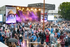 Zomerfestival.IJmuiden-zaterdag-22-juli-2023-The-Dirty-Daddies-Publiek-Fotos-Fiona-Newsky-0019