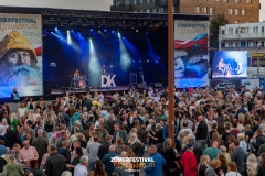 Zomerfestival.IJmuiden-zaterdag-22-juli-2023-Vrienden-van-Zomerfestival-IJmuiden-Publiek-Fotos-Tobias-Bakker-5008